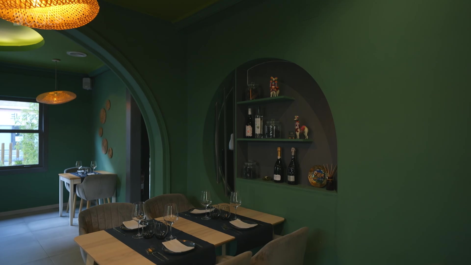 Interior de LIMO Lleida y su propuesta nikkei